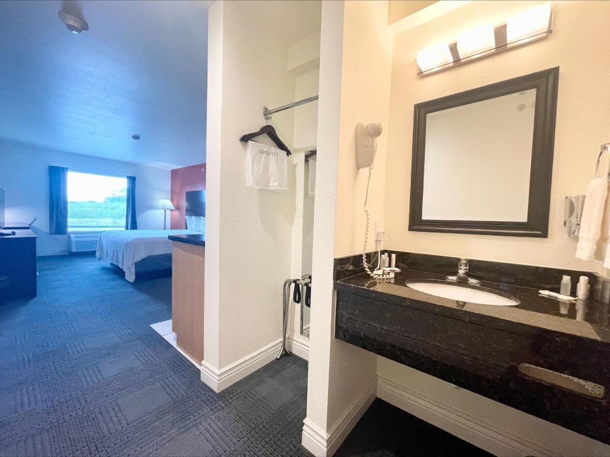 Fairbridge Inn & Suites Cuero Kültér fotó